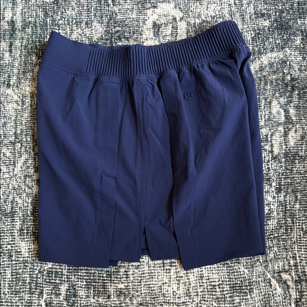 Women's Lululemon Stretch Woven Relaxed Shorts 4” - Picture 9 of 14
